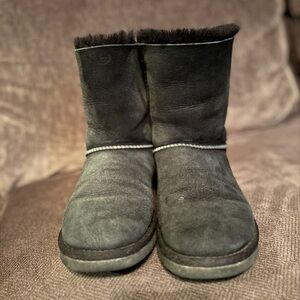 UGG Women's Bailey Bow Classic Sheepskin Boots size 8